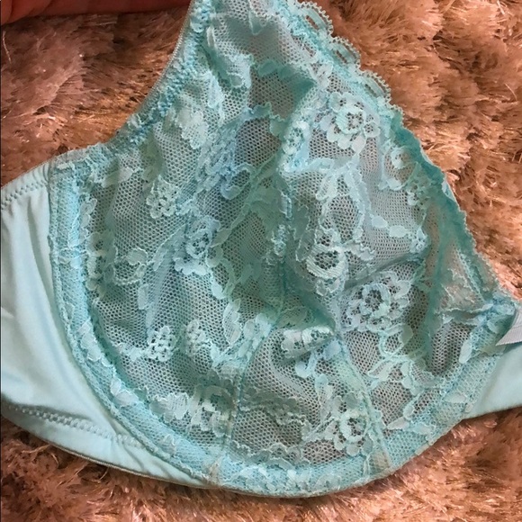 2 pack Victoria Secret bras - Picture 2 of 4